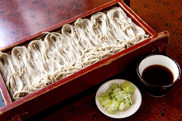 ふのりをそばのつなぎに使う新潟県の郷土料理「へぎそば」