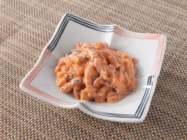 いかの身と内臓を塩で漬け込んで作る塩辛